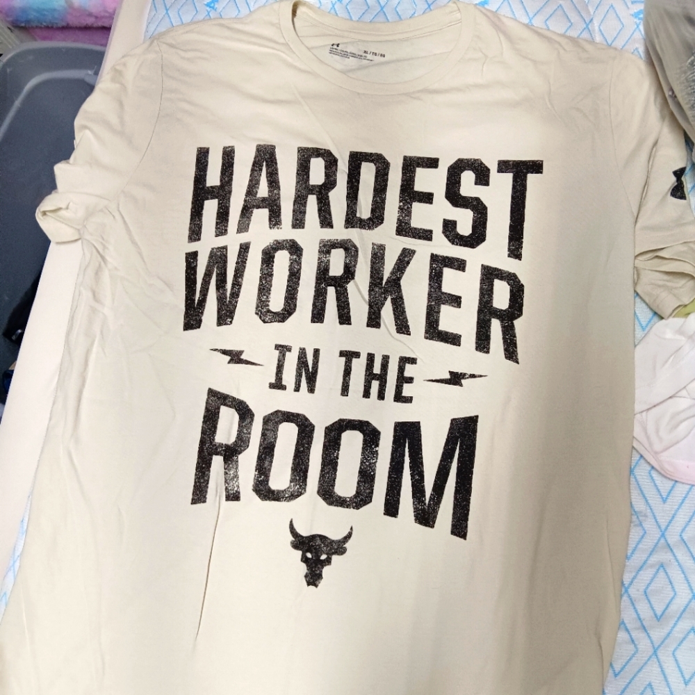 Men's UnderArmour shirt like new Xl